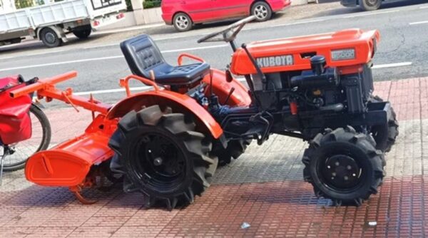 KUBOTA B 5000. 4x4. Con rotavator. Portes GRATIS.