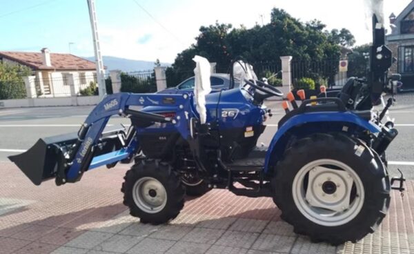 5dfed368-93a7-4efa-898a-798d8ca9d514 FARMTRAC FT 26. 3C. 4x4. con PALA. Matriculación y Portes GRATIS