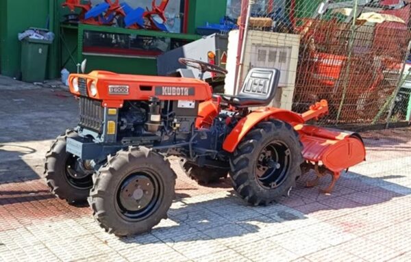 Kubota B 6000. 4x4. Con ARADO SURCADOR. Portes GRATIS.