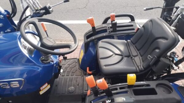 a0d8a5fa-c1ca-4e7e-858a-889ffc918df3_1 FARMTRAC FT 26. 3C. 4x4. con PALA. Matriculación y Portes GRATIS